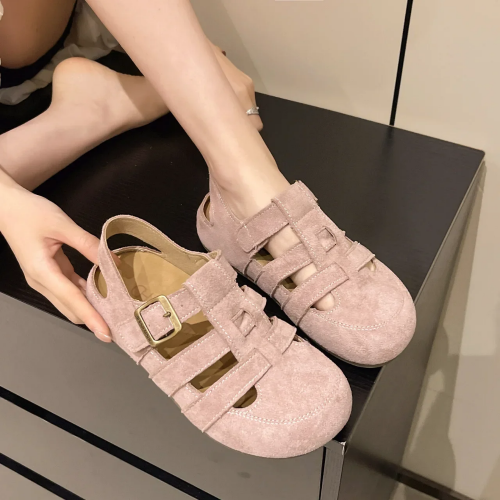 صورة صنادل نسائية صيفية بلون سادة على الطراز الكوري ملابس خارجية سميكة القاع شباشب شاطئ غير رسمية على طراز الأحذية الرومانية العصرية